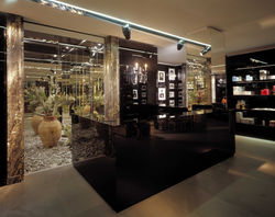 VIA SPIGA  Cashier and garden - DG Via della Spiga 26.jpg