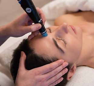 Hydrafacial treatment.jpeg