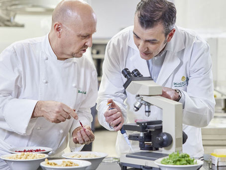 NUTRI LE TUE ARTICOLAZIONI: UNA GUIDA AGLI ALIMENTI ESSENZIALI PER IL BENESSERE ARTICOLARE