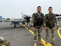 Militares brindan apoyo aéreo para búsqueda del guía argentino