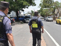 Patrulla Caminera advierte que protector de chapas y luces de colores están prohibidos