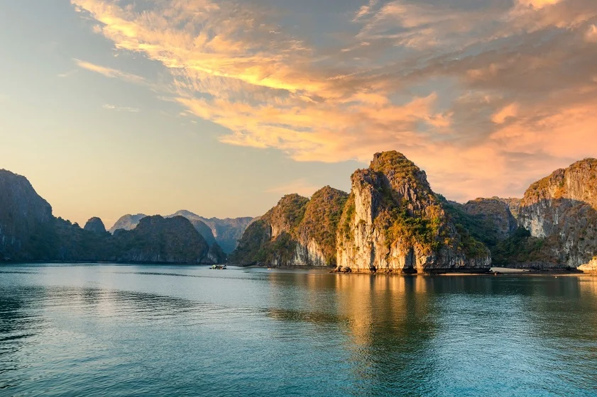 Halong Bay, Vietnam — where every moment feels like a painting.