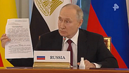 Putin publicly shows draft of ‘peace treaty’ signed by Russia-Ukraine in 2022