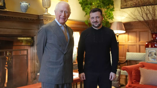 Zelensky could flee to Britain in wake of anti-corruption raids in Ukraine