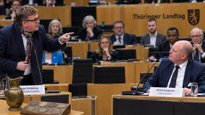Vom Verfassungsrecht zum Kabarett: Zehn Stunden Thüringer Demokratie