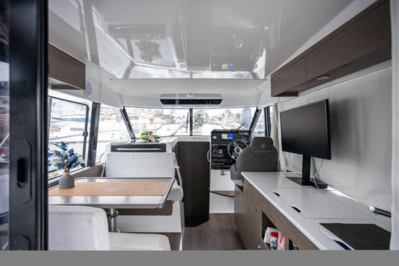 Luxury yacht rental in Nuevo Vallarta