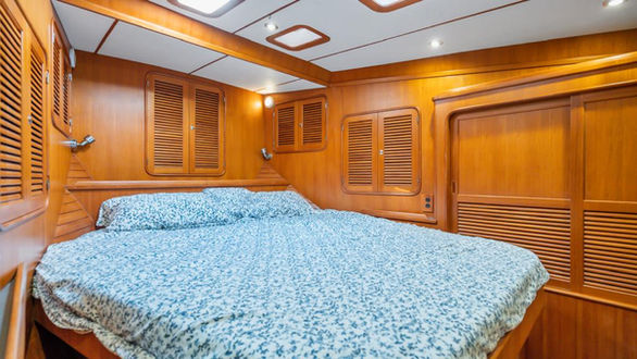 yacht bedroom queen bed