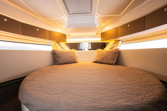 Luxury yacht rental in Nuevo Vallarta