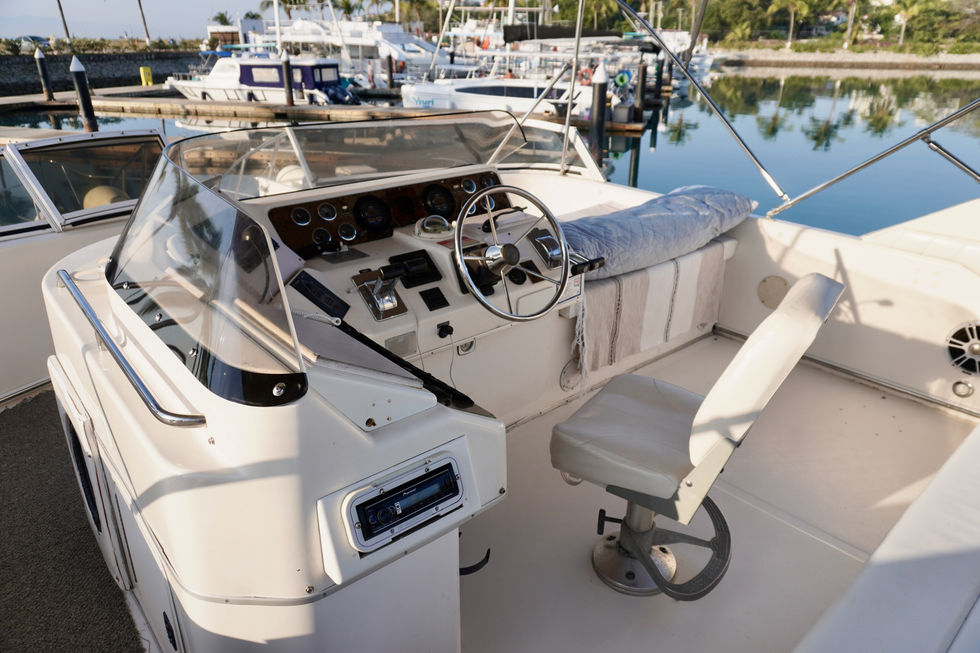 Captain wheel on a yachts flybridge