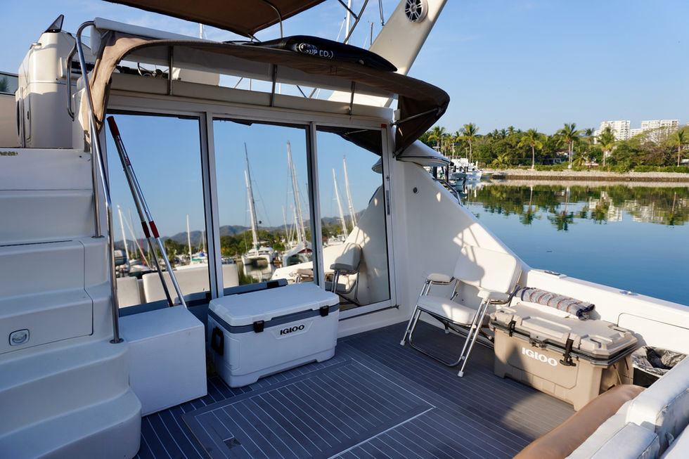 Yachtd eck with a mirror door