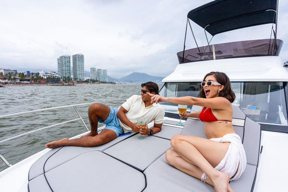 Luxury yacht rental in Nuevo Vallarta