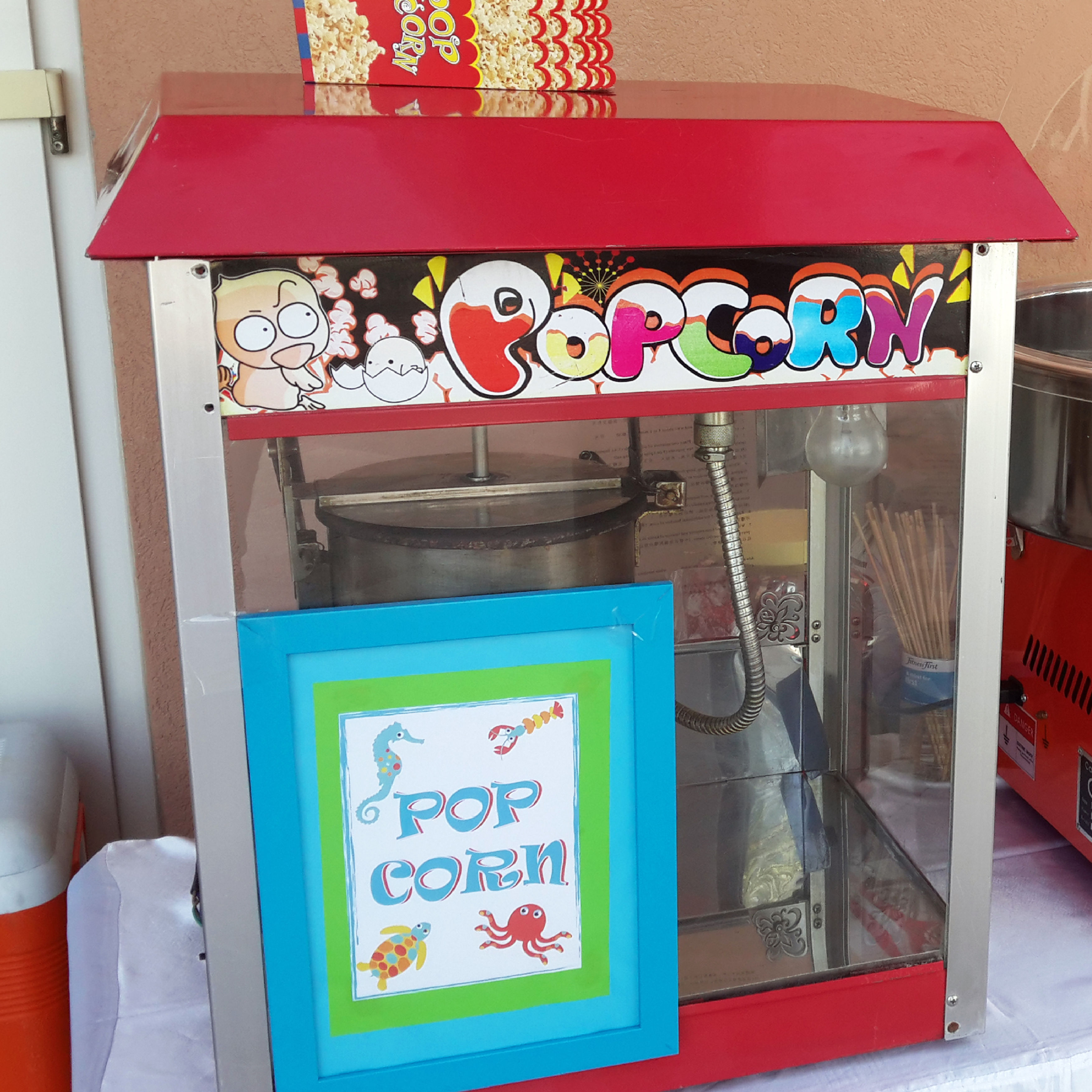 Popcorn machine with 50 servings