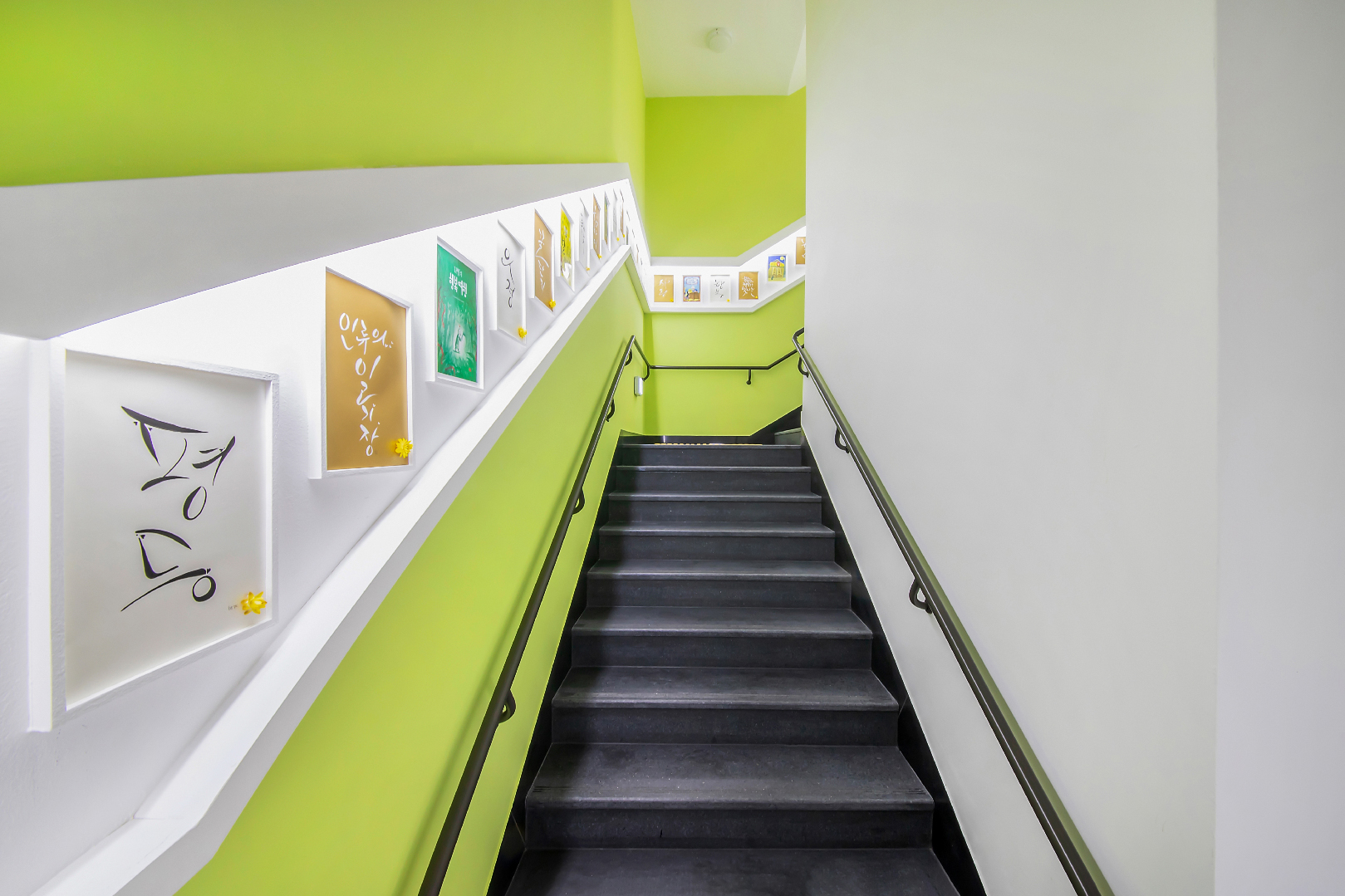 하계어울림센터 1-2층 계단실