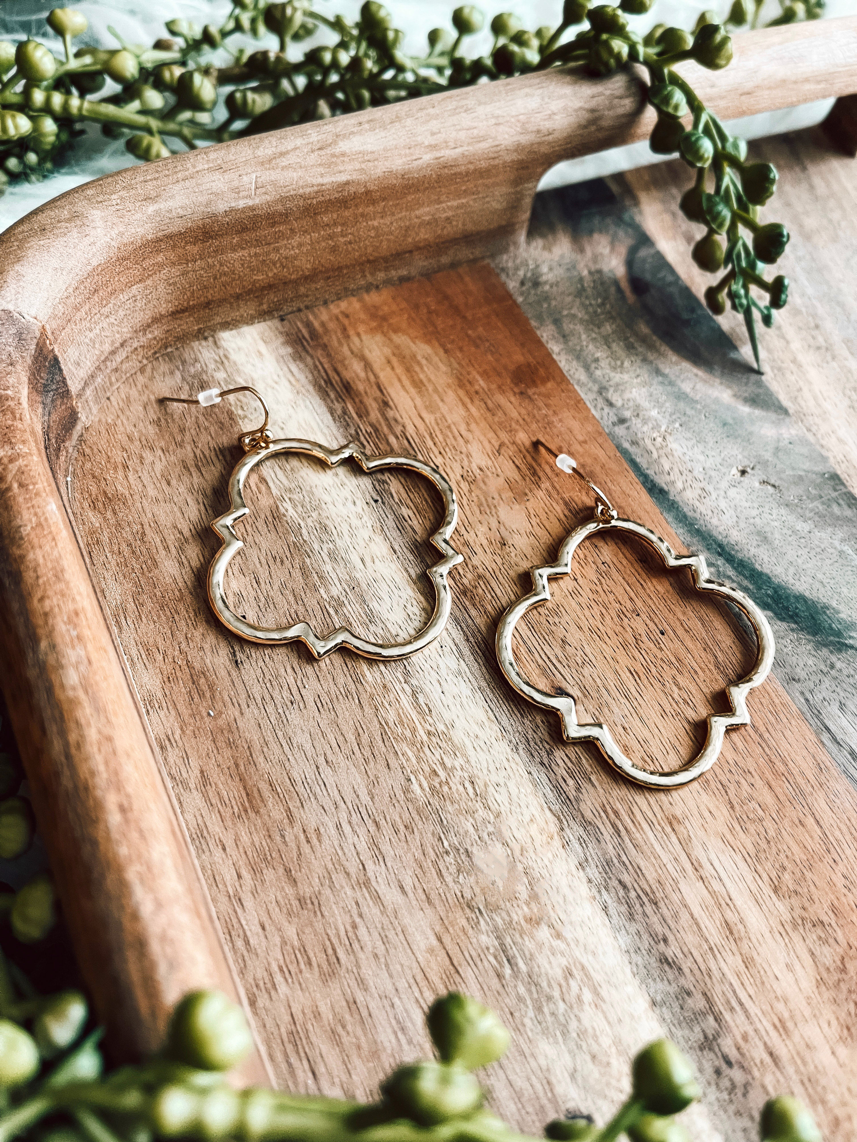 HAMMERED DISK BOHO EARRINGS - GOLD