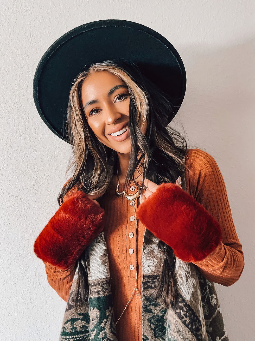 Thumbnail: LUX FAUX FUR FINGERLESS GLOVES - MULTI COLORS