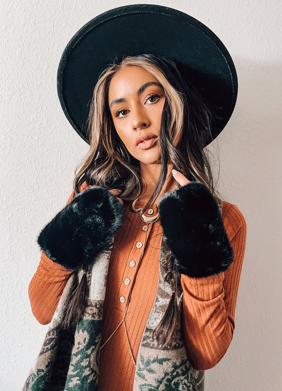 Thumbnail: LUX FAUX FUR FINGERLESS GLOVES - MULTI COLORS