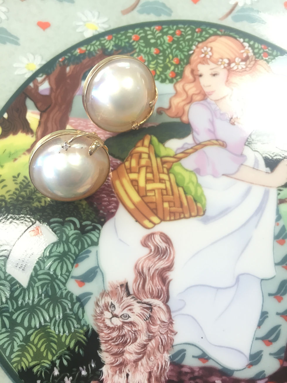 Gold Pearl Earrings w/Diamond