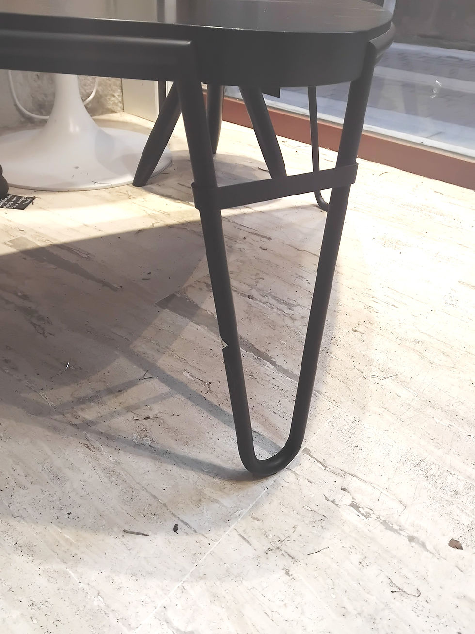 Miniature : Une table basse de Charlotte PERRIAND modèle Pétalo par Cassina