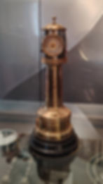 Pendule Horloge en forme de phare, animée de la maison Mesnard (Bordeaux) période industrielle française.