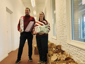 Feestvarken en Magische Kerst schenken kinderen uit kansarme gezinnen twee verrassingen