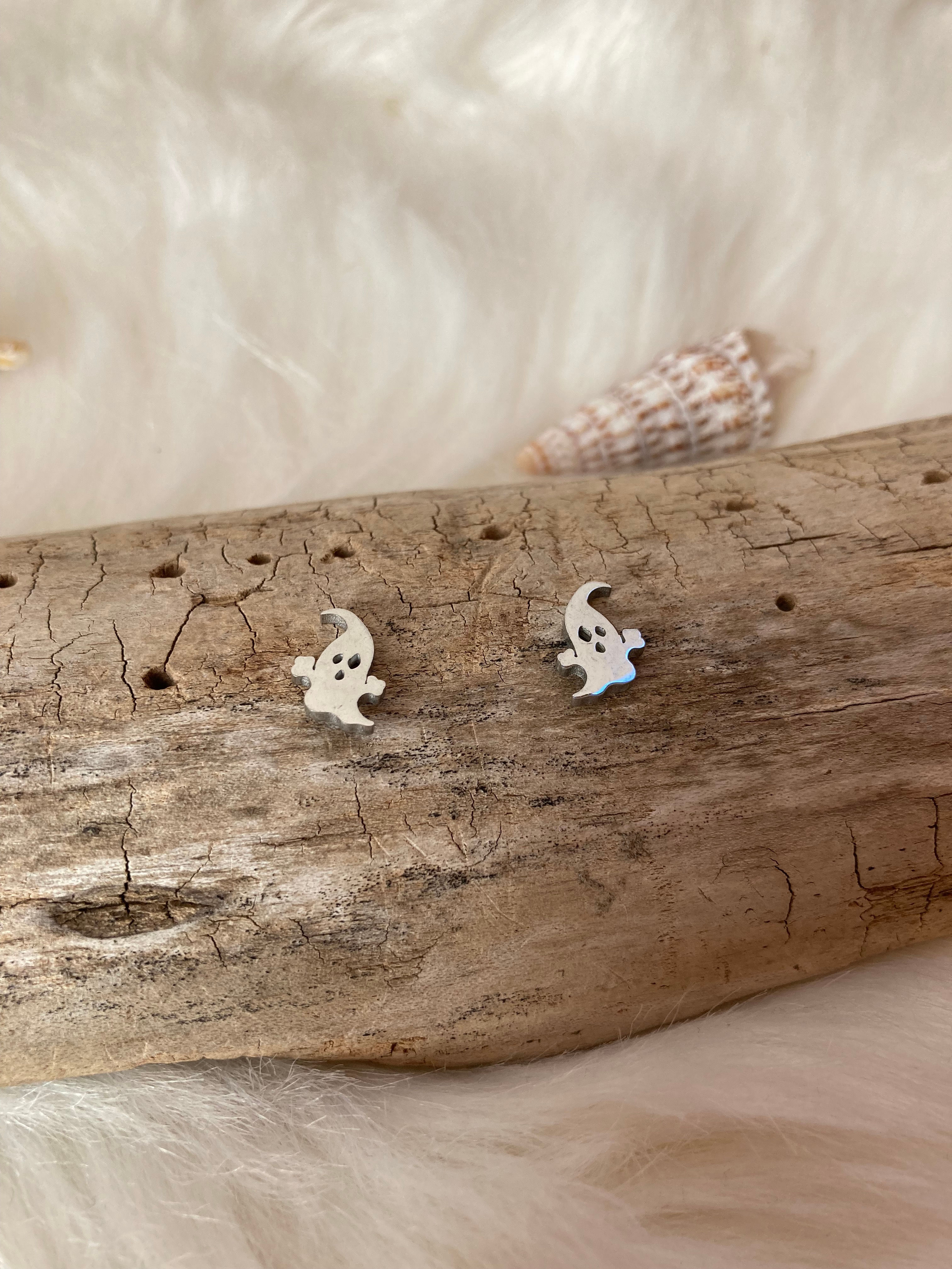 Boucles d'oreilles clous fantômes