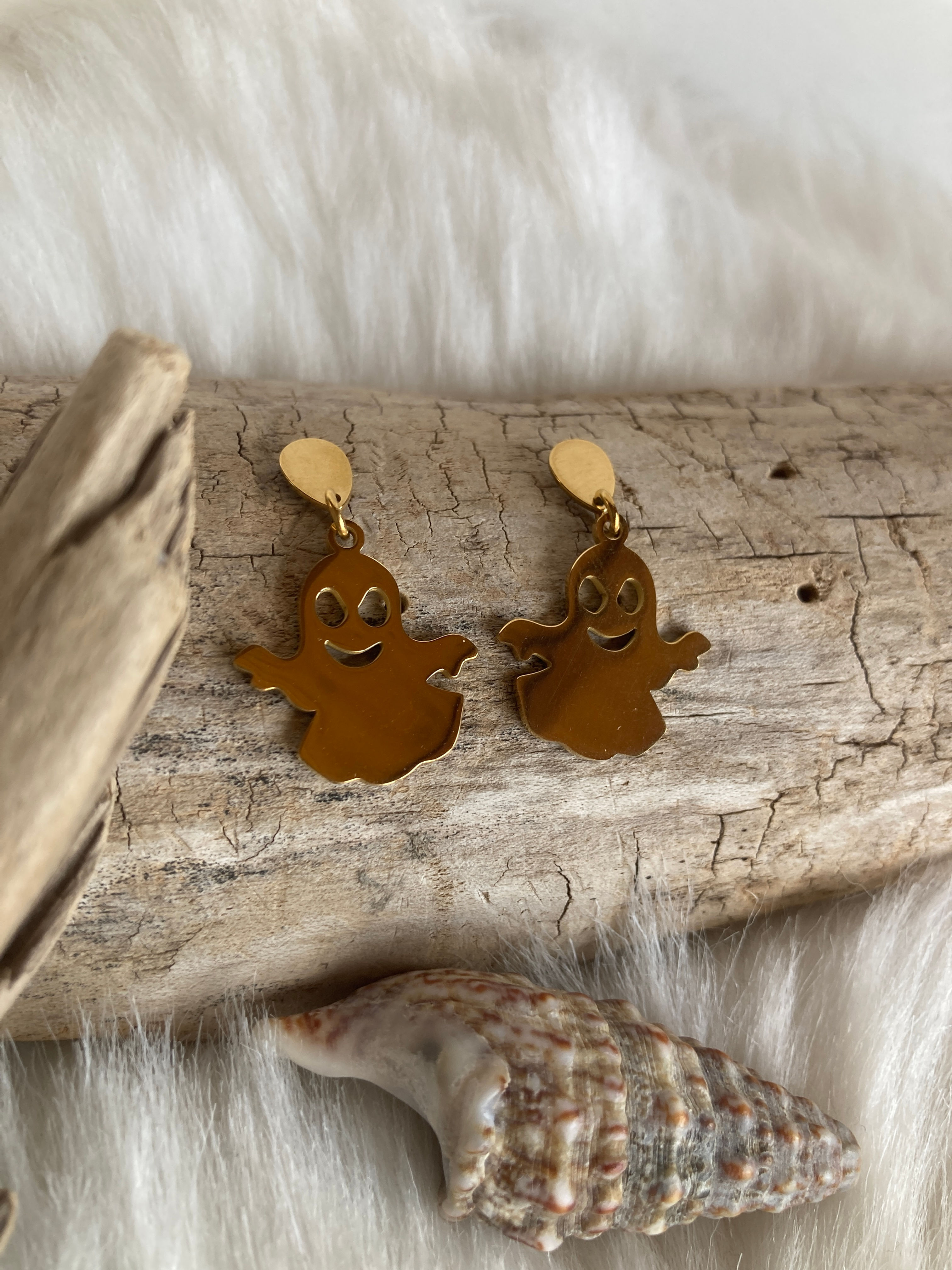 Boucles d'oreilles fantômes