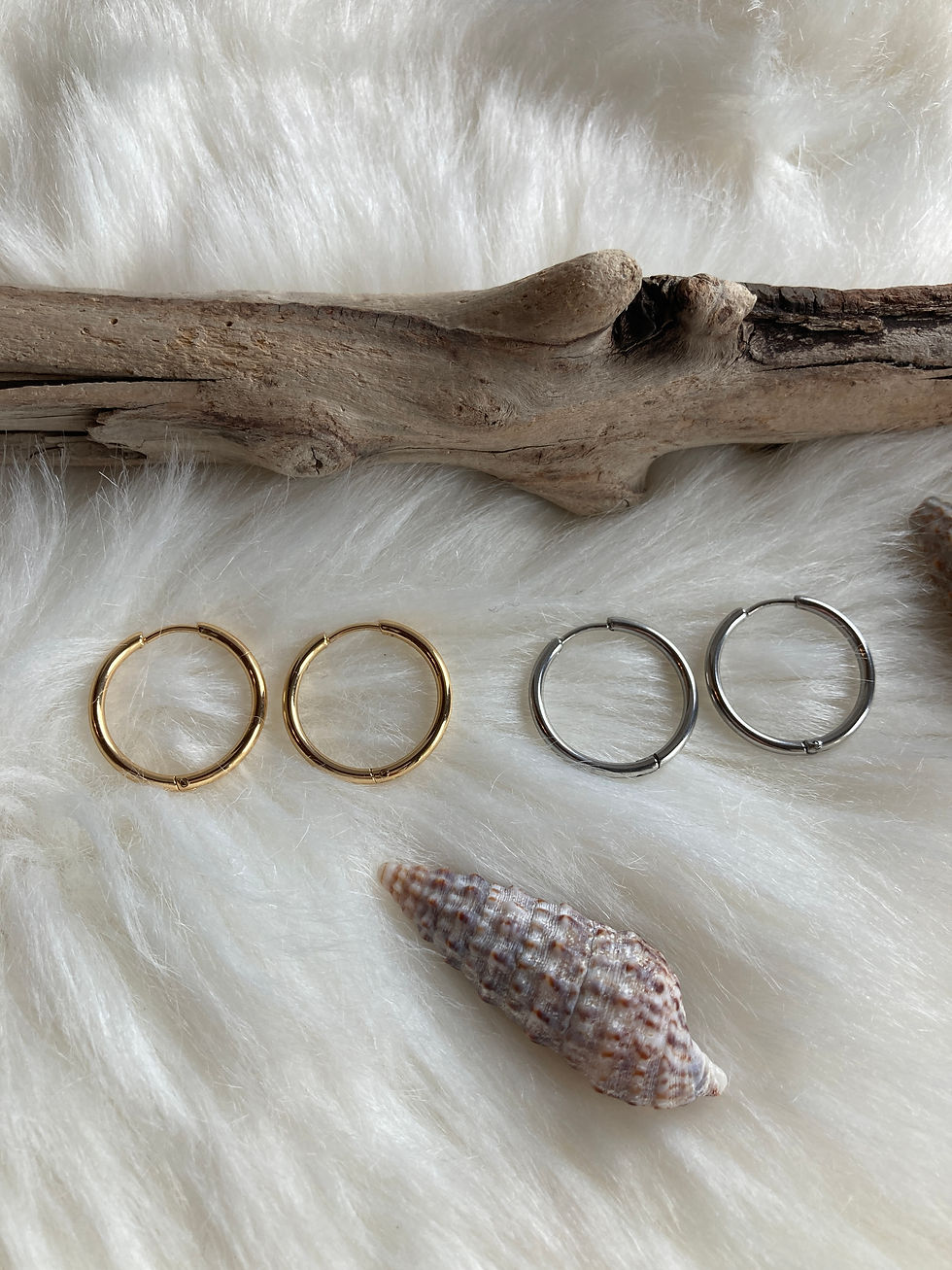 Boucles d'oreilles créoles dorées ou argentées