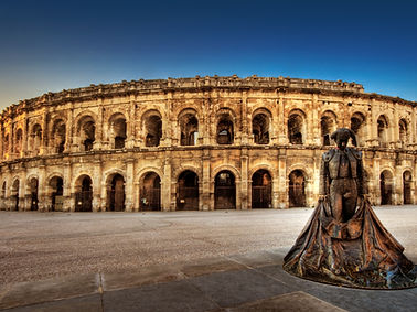 Arenes_de_Nimes_panorama.jpg