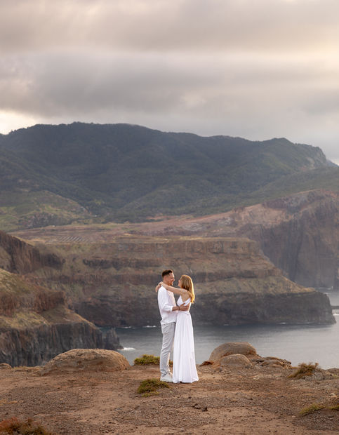 Love Story Photoshoot in Madeira featuring a couple surrounded by dramatic coastal cliffs and ocean views