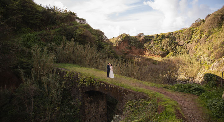 Romantic photoshoot in Madeira capturing a couple surrounded by lush natural landscapes