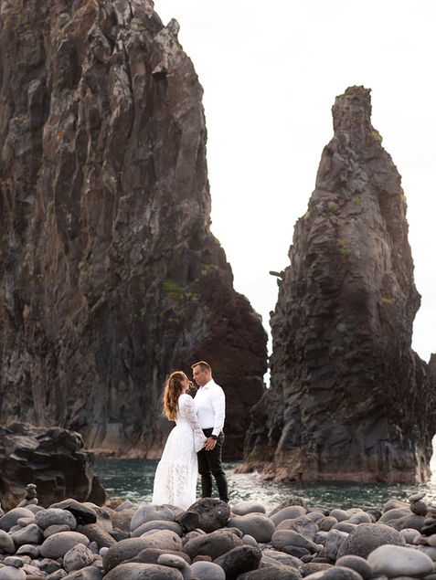 Romantic couple at Ribeira da Janela during a Premium Honeymoon photoshoot in Madeira.