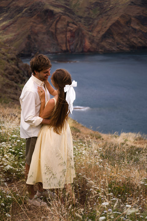 Romantic couples photoshoot Madeira cliffs sunset
