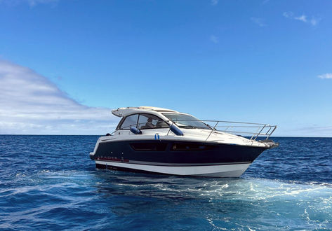 Romantic yacht tour along Madeira’s coast with stunning ocean views