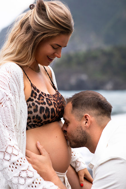 Maternity photoshoot in Madeira surrounded by ocean and mountains