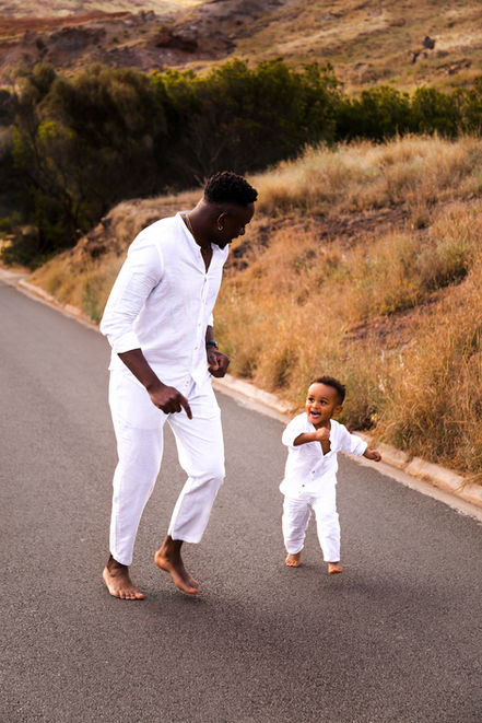 Parents with children walking in Madeira forest photoshoot