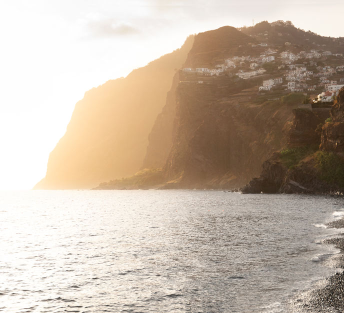 Lifestyle photo session in the streets of Câmara de Lobos Madeira