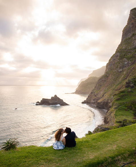 Romantic Love Story photoshoot in Madeira featuring a couple overlooking dramatic ocean cliffs