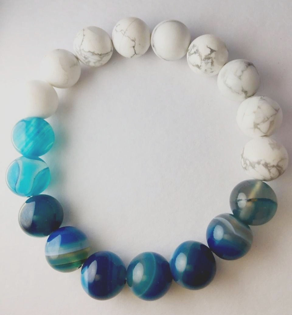 pulseira de cristais ágata colorida c/ howlita 10mm