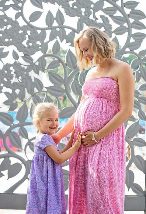 Family maternity photoshoot, outdoor setting, Singapore.