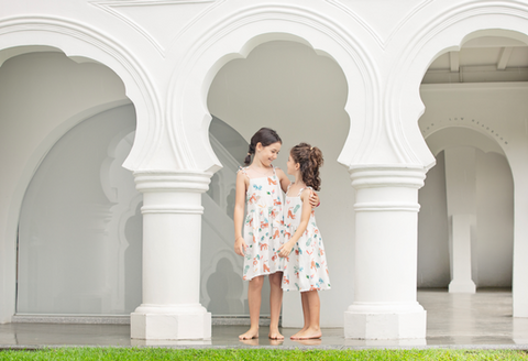 Two young girls standing under arches at Gallop Extension, Botanical Gardens – children’s photography Singapore