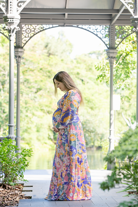Maternity photoshoot in garden archway, natural light, Singapore.