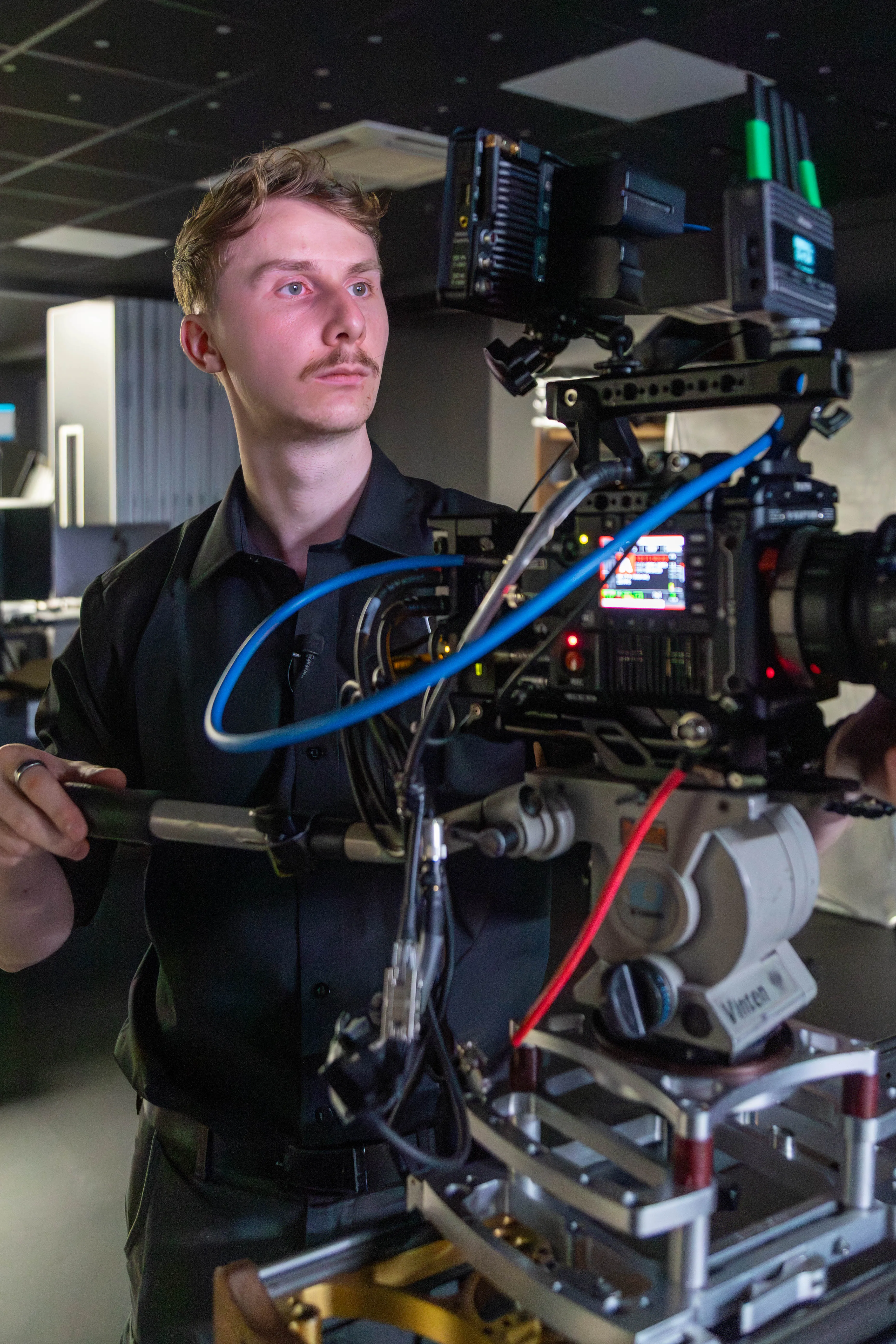 Vertical view of the LED volume and lighting during filming