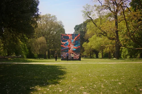 Actor experiencing the Of the Oak immersive digital artwork at Kew Gardens