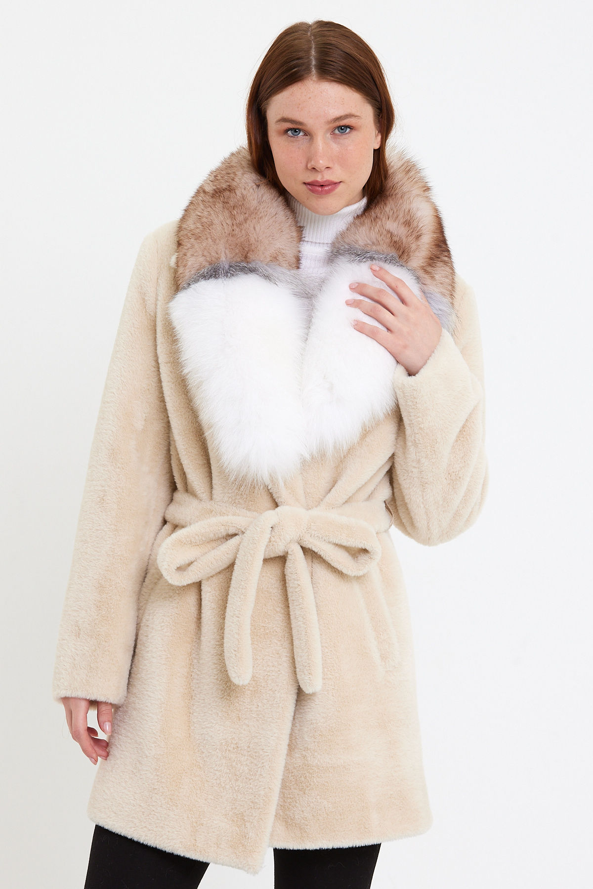 Bej Alkantara Kumaş Kadın Kaban Yaka Kürklü, Yakadaki Kürk Çıkma (regular Fıt)