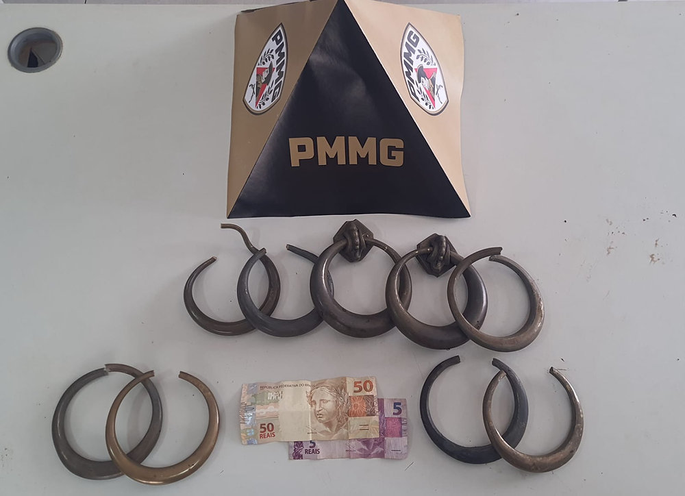 Furto de peças em túmulos termina com quatro pessoas presas no bairro Miranda, em Araguari