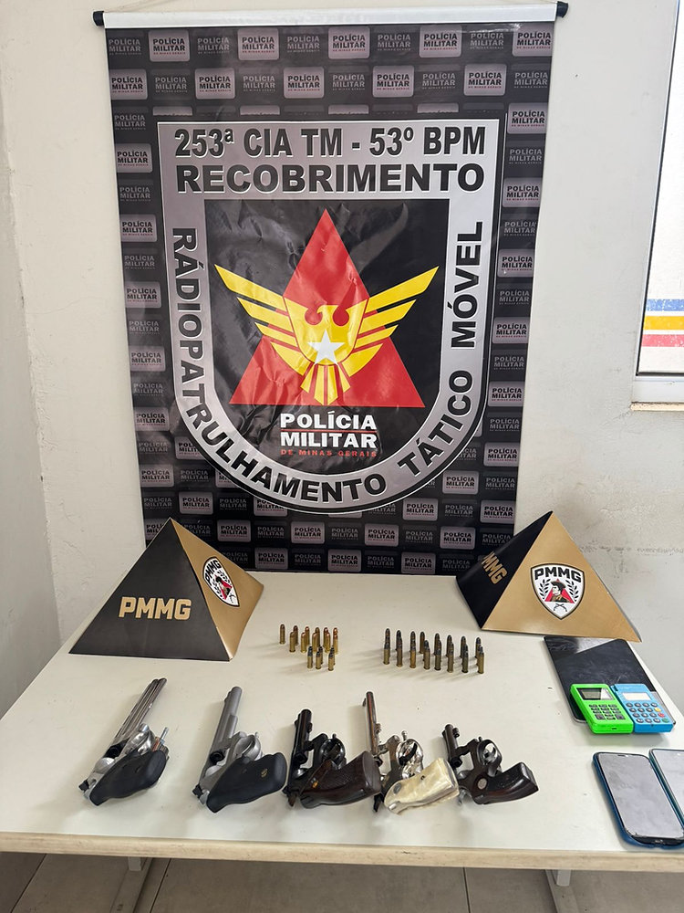 Operação da Polícia Militar desarticula grupo armado e apreende arsenal no bairro Bela Suíça, em Araguari