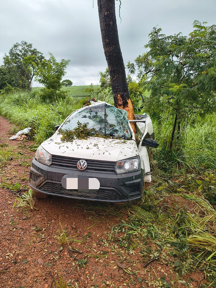 Motorista de 35 anos morre após capotamento na MG-413, em Araguari