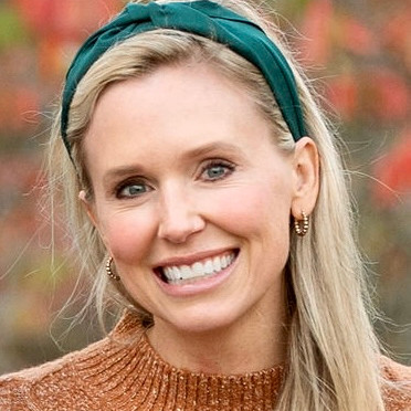 Diane Arnold's Headshot
