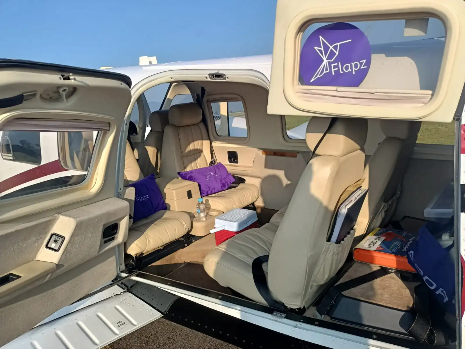 Flapz aliado de la aeronáutica espacial femenina