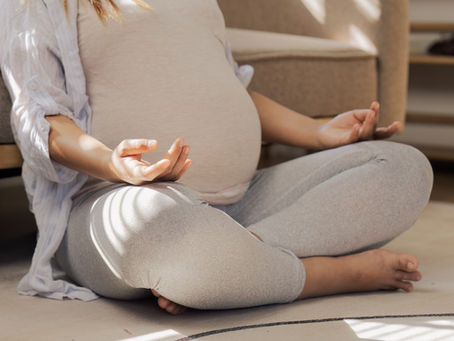 Biztonságos kismama jóga gyakorlatok a terhesség minden szakaszára
